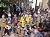  Las autoridades presiden el desfile